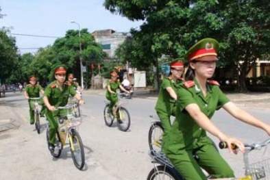 Cảnh sát Thanh Hóa đi làm bằng...xe đạp